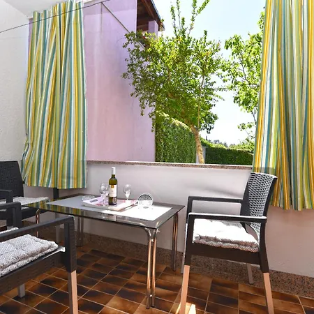 Nevina 1230 Apartament *