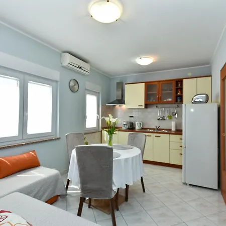 Apartment Nevina 1230 *