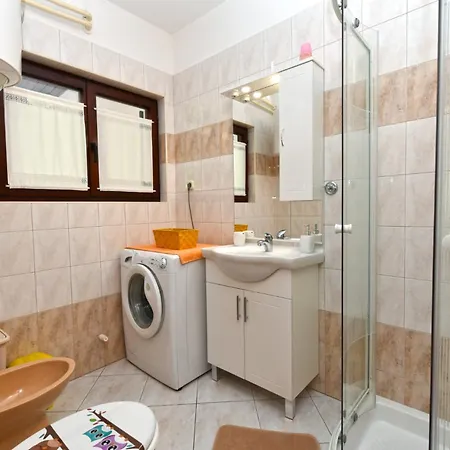Nevina 1230 Apartment