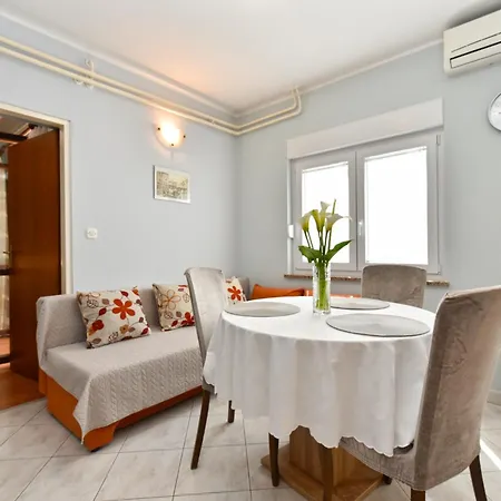 Nevina 1230 Apartment *